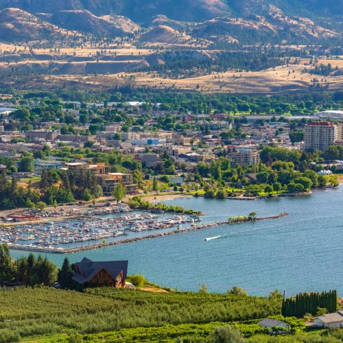 Magnificent view over Okanagan lake and the valley